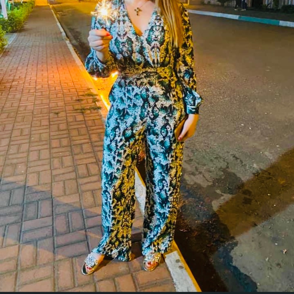 Print jumpsuit used twice perfect fit 💚